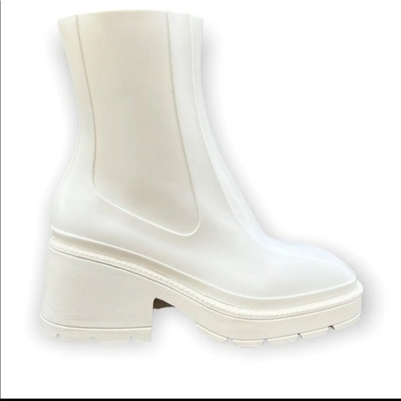 Bershka white rubberized boots - Picture 2 of 12